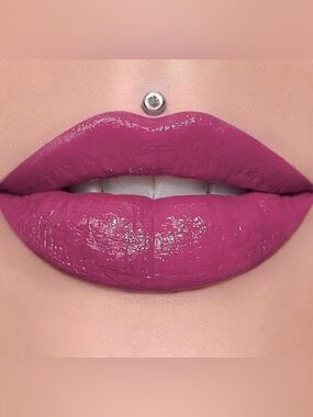 Jeffree Star Supreme Gloss NWT Full pigment Lip Gloss More Than Friends